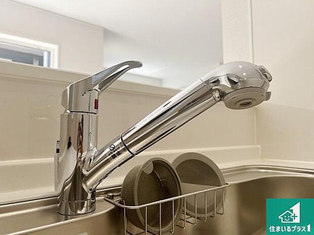 【キッチン水栓】浄水器を内蔵！炊飯時、お茶を作る時に安心してお水を使えます！お湯と冷水、浄水と原水、シャワーの切替えもワンタッチです！