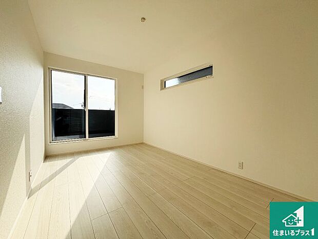 【洋室】シンプルな洋室は、自分好みのインテリアが楽しめます♪ご家族とインテリアや家具を選びに行くのは新築購入時の醍醐味の一つです。ぜひお楽しみください♪