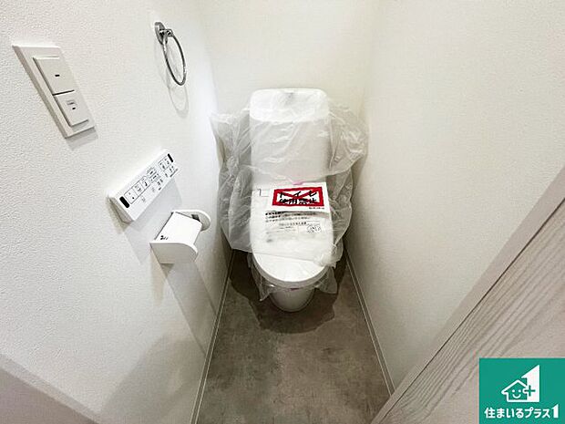 【トイレ】1・2階の2ヶ所にあるので、朝の忙しい時間の順番待ちもなく、深夜の利用にも大変便利です。