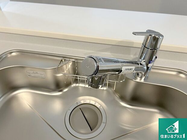 【キッチン水栓】浄水器を内蔵！炊飯時、お茶を作る時に安心してお水を使えます！お湯と冷水、浄水と原水、シャワーの切替えもワンタッチです！