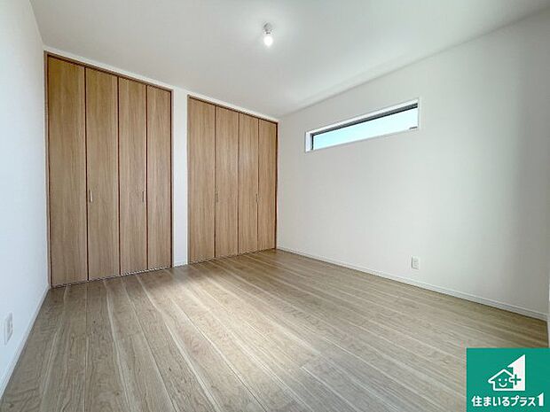 【洋室】シンプルな洋室は、自分好みのインテリアが楽しめます♪ご家族とインテリアや家具を選びに行くのは新築購入時の醍醐味の一つです。ぜひお楽しみください♪