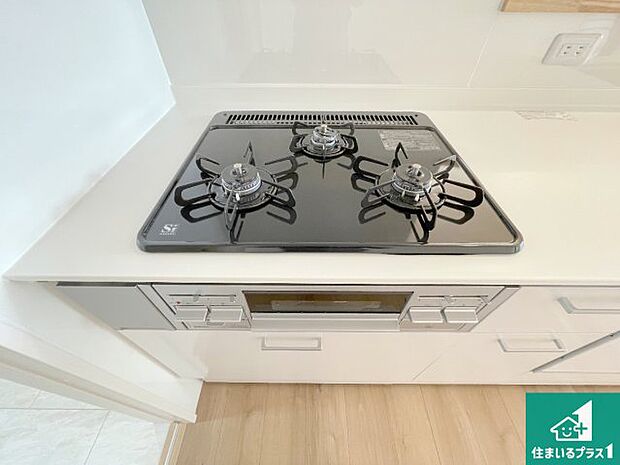 【コンロ】ダブル高火力Siセンサー付きコンロ!3口あるので、まとめて料理をする時も大活躍!