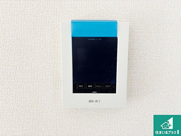 【カラーモニターインターホン】声だけでなく来訪者の姿や顔がモニターで確認できるので、小さなお子様がいらっしゃるご家庭でも安心できます!