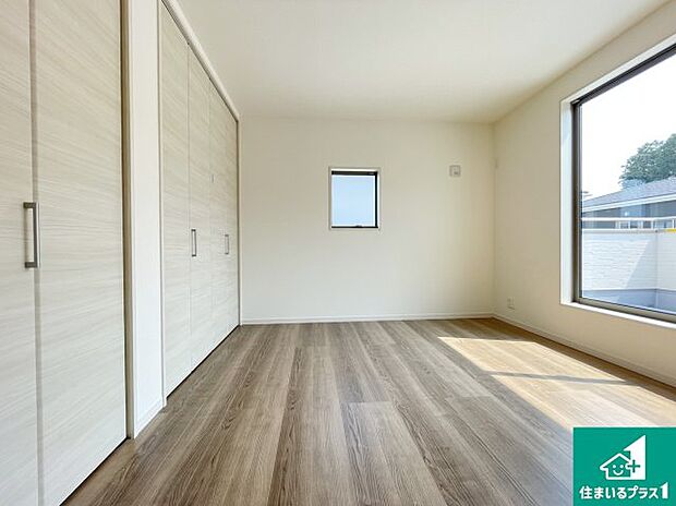 【洋室】シンプルな洋室は、自分好みのインテリアが楽しめます♪ご家族とインテリアや家具を選びに行くのは新築購入時の醍醐味の一つです。ぜひお楽しみください♪