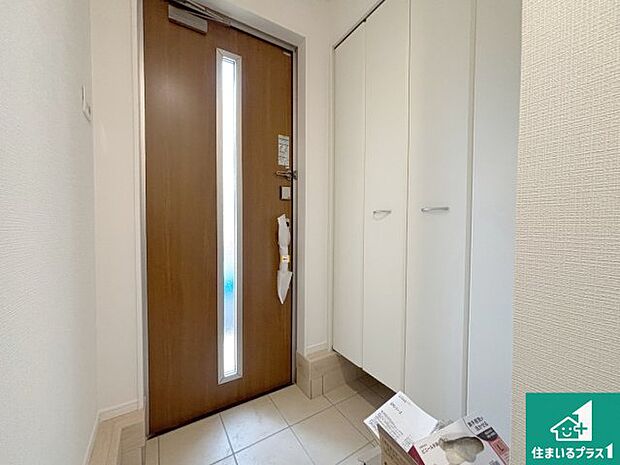 【玄関】シューズボックスにはたくさんの靴が収納できるので玄関周りはいつもスッキリ!ご家族が増えても安心!