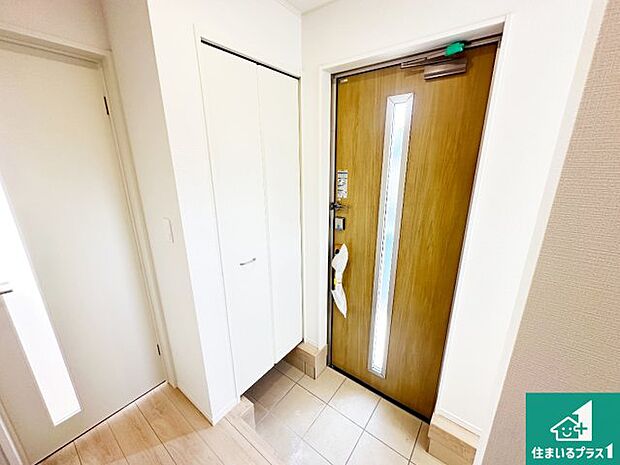 【玄関】シューズボックスにはたくさんの靴が収納できるので玄関周りはいつもスッキリ!ご家族が増えても安心!