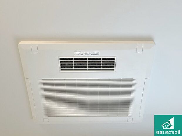 【浴室暖房乾燥機】四季を通して快適なバスライフをお手伝いする浴室暖房乾燥機!浴室の乾燥・暖房・涼風・換気はもちろん、24時間換気にも対応!