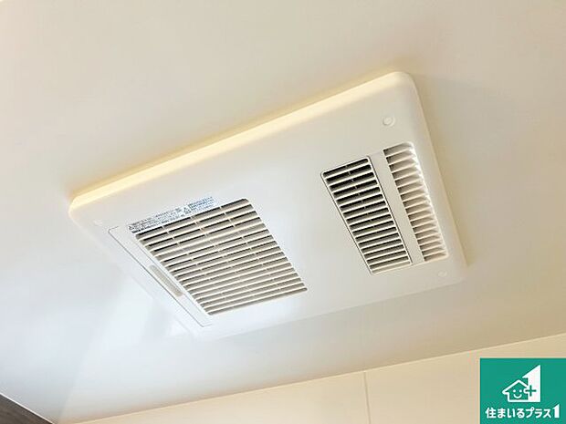 【浴室暖房乾燥機】四季を通して快適なバスライフをお手伝いする浴室暖房乾燥機!浴室の乾燥・暖房・涼風・換気はもちろん、24時間換気にも対応!