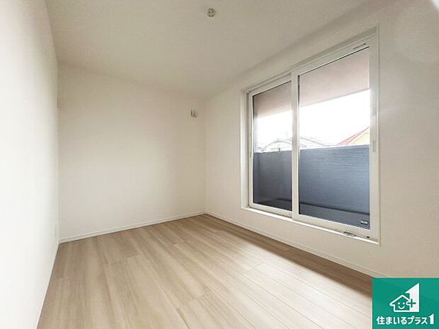 【洋室】収納スペースが充実しているので子供の成長に合わせてたくさん収納ができます!家族構成に合わせた様々な活用ができる収納!