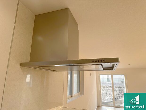 【レンジフード】スタイリッシュな印象のフラットタイプ!LED照明付き!