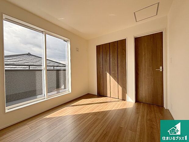 【洋室】シンプルな洋室は、自分好みのインテリアが楽しめます♪ご家族とインテリアや家具を選びに行くのは新築購入時の醍醐味の一つです。ぜひお楽しみください♪