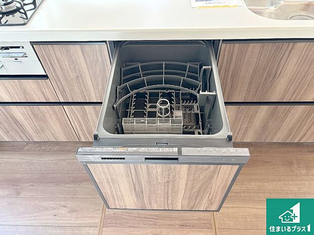 【食器洗い乾燥機】食事後の一仕事、食器洗いをボタン一つでお任せできちゃいます!場所を取らないビルトイン式なので、お料理スペースもしっかり確保!