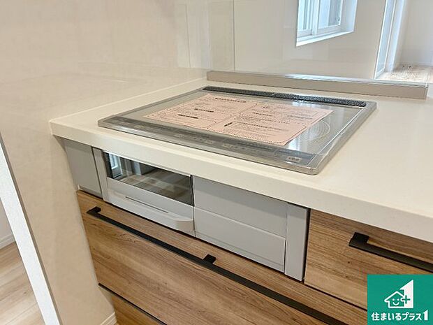 【IHコンロ】火を使わないので、安心なIHコンロ!でこぼこが無い構造なので、掃除もしやすく清潔に保てます!
