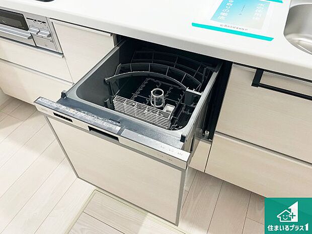 【食器洗い乾燥機】食事後の一仕事、食器洗いをボタン一つでお任せできちゃいます!場所を取らないビルトイン式なので、お料理スペースもしっかり確保!