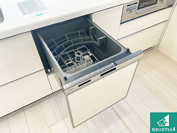 【食器洗い乾燥機】食事後の一仕事、食器洗いをボタン一つでお任せできちゃいます!場所を取らないビルトイン式なので、お料理スペースもしっかり確保!