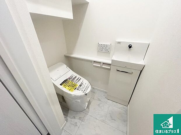 【トイレ】1・2階の2ヶ所にあるので、朝の忙しい時間の順番待ちもなく、深夜の利用にも大変便利です。