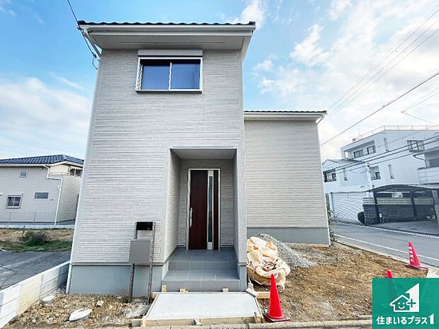 【外観】周辺は落ち着いた街並みの住宅地!子育てがしやすい住環境です!まだ未完成ですが、現地でしかわからない事もございます。是非一度ご覧ください。