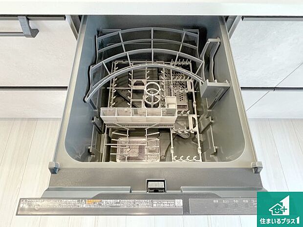 【食器洗い乾燥機】食事後の一仕事、食器洗いをボタン一つでお任せできちゃいます!場所を取らないビルトイン式なので、お料理スペースもしっかり確保!