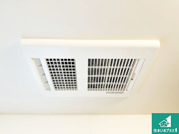 【浴室暖房乾燥機】四季を通して快適なバスライフをお手伝いする浴室暖房乾燥機!浴室の乾燥・暖房・涼風・換気はもちろん、24時間換気にも対応!
