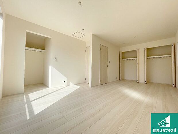 【洋室】シンプルな洋室は、自分好みのインテリアが楽しめます♪ご家族とインテリアや家具を選びに行くのは新築購入時の醍醐味の一つです。ぜひお楽しみください♪