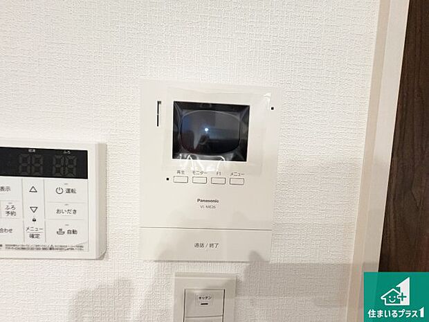 【カラーモニターインターホン】声だけでなく来訪者の姿や顔がモニターで確認できるので、小さなお子様がいらっしゃるご家庭でも安心できます！