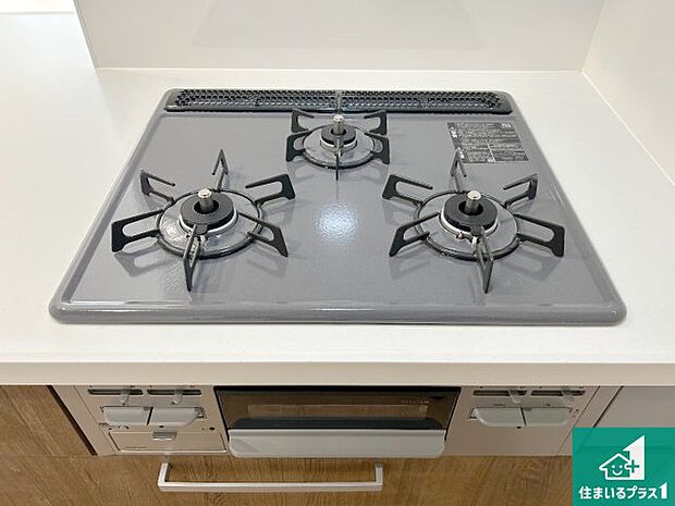【コンロ】ダブル高火力Ｓｉセンサー付きコンロ！３口あるので、まとめて料理をする時も大活躍！