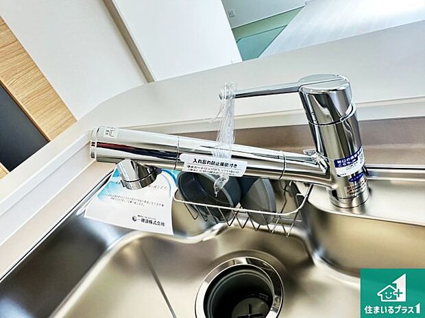 【キッチン水栓】浄水器を内蔵!炊飯時、お茶を作る時に安心してお水を使えます!お湯と冷水、浄水と原水、シャワーの切替えもワンタッチです!