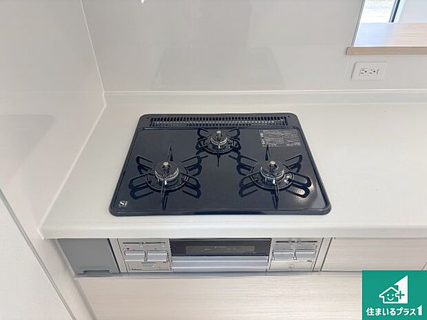 【コンロ】ダブル高火力Ｓｉセンサー付きコンロ！３口あるので、まとめて料理をする時も大活躍！