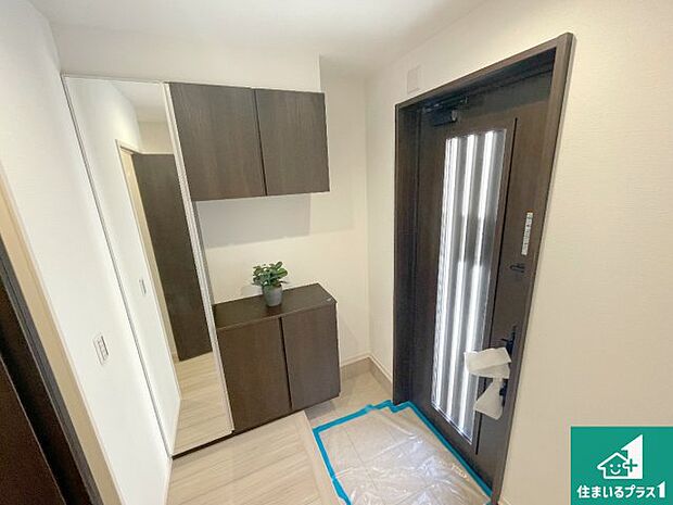 【玄関】シューズボックスにはたくさんの靴が収納できるので玄関周りはいつもスッキリ！ご家族が増えても安心！