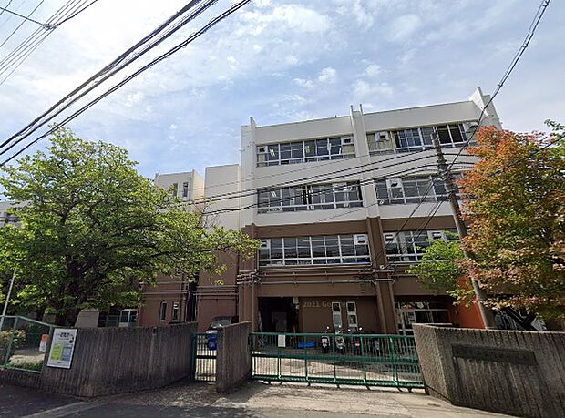箕面市立萱野東小学校