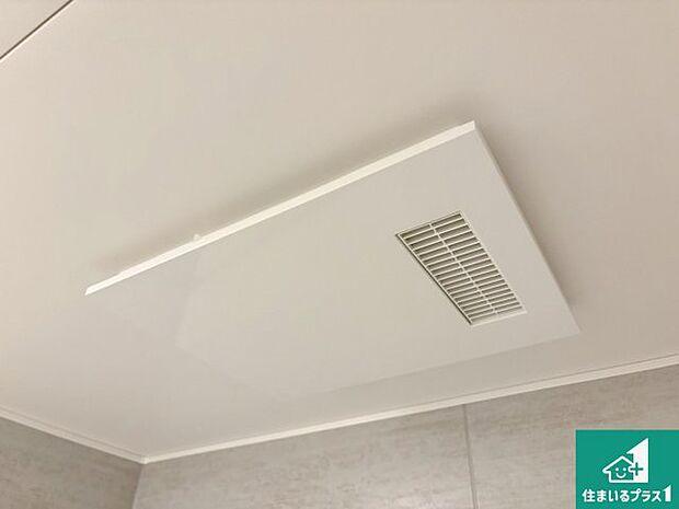 【浴室暖房乾燥機】四季を通して快適なバスライフをお手伝いする浴室暖房乾燥機！浴室の乾燥・暖房・涼風・換気はもちろん、２４時間換気にも対応！ 