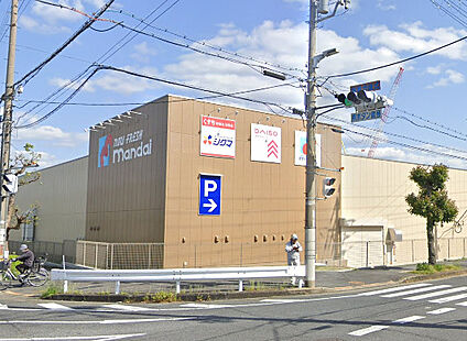 万代香芝西真美店 徒歩900m