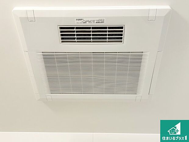 【浴室暖房乾燥機】四季を通して快適なバスライフをお手伝いする浴室暖房乾燥機!浴室の乾燥・暖房・涼風・換気はもちろん、24時間換気にも対応!