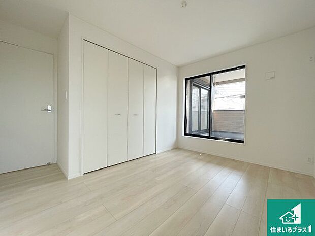 【洋室】シンプルな洋室は、自分好みのインテリアが楽しめます♪ご家族とインテリアや家具を選びに行くのは新築購入時の醍醐味の一つです。ぜひお楽しみください♪