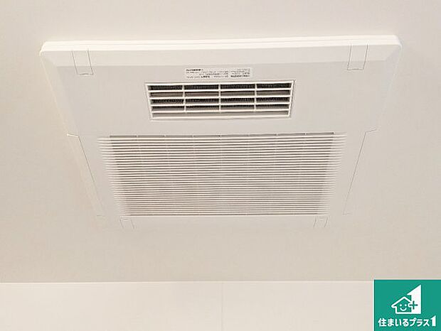 【浴室暖房乾燥機】四季を通して快適なバスライフをお手伝いする浴室暖房乾燥機！浴室の乾燥・暖房・涼風・換気はもちろん、２４時間換気にも対応！ 