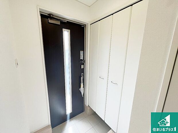 【玄関】シューズボックスにはたくさんの靴が収納できるので玄関周りはいつもスッキリ!ご家族が増えても安心!