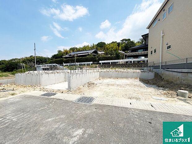 【外観】周辺は落ち着いた街並みの住宅地!子育てがしやすい住環境です!まだ未完成ですが、現地でしかわからない事もございます。是非一度ご覧ください。