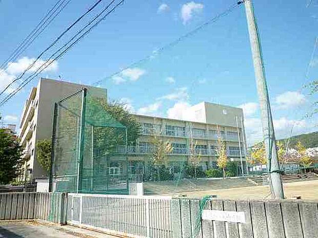 宝塚市立南ひばりガ丘中学校