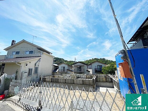 【外観】周辺は落ち着いた街並みの住宅地！子育てがしやすい住環境です！まだ未完成ですが、現地でしかわからない事もございます。是非一度ご覧ください。