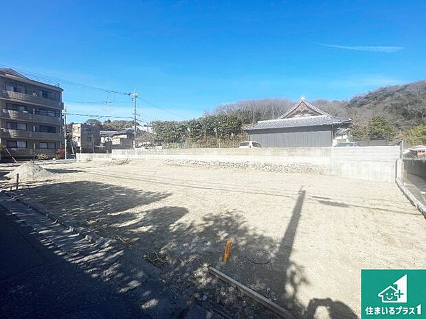 【外観】周辺は落ち着いた街並みの住宅地!子育てがしやすい住環境です!まだ未完成ですが、現地でしかわからない事もございます。是非一度ご覧ください。