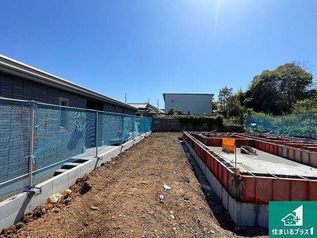 【外観】周辺は落ち着いた街並みの住宅地!子育てがしやすい住環境です!まだ未完成ですが、現地でしかわからない事もございます。是非一度ご覧ください。