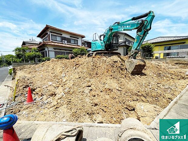 【外観】周辺は落ち着いた街並みの住宅地!子育てがしやすい住環境です!まだ未完成ですが、現地でしかわからない事もございます。是非一度ご覧ください。