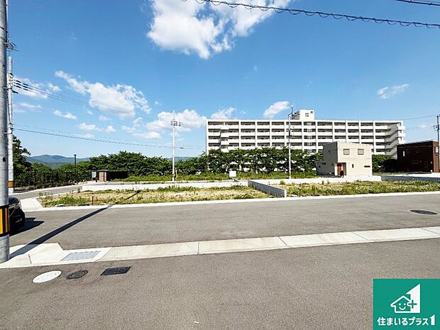 【外観】周辺は落ち着いた街並みの住宅地!子育てがしやすい住環境です!まだ未完成ですが、現地でしかわからない事もございます。是非一度ご覧ください。