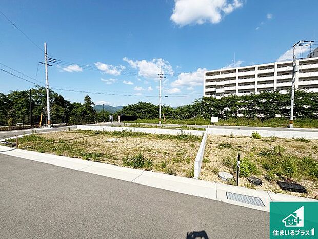 【外観】周辺は落ち着いた街並みの住宅地!子育てがしやすい住環境です!まだ未完成ですが、現地でしかわからない事もございます。是非一度ご覧ください。