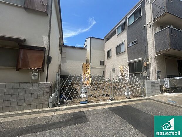 【外観】周辺は落ち着いた街並みの住宅地！子育てがしやすい住環境です！まだ未完成ですが、現地でしかわからない事もございます。是非一度ご覧ください。