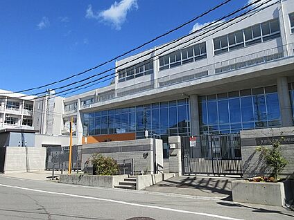 箕面市立第一中学校 徒歩850m