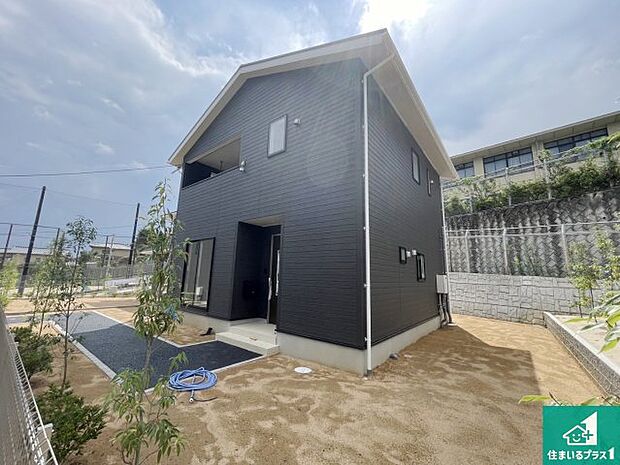 【外観】安心の10年保証！外観を美しく保ち、雨水で汚れを落とします！気になることがありましたら、お気軽にお問い合わせください！
