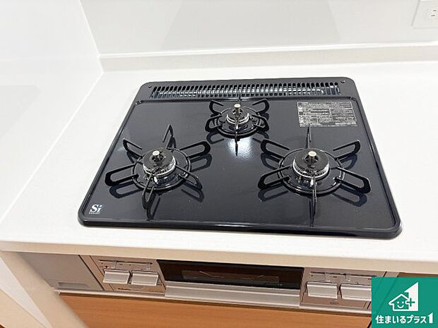【コンロ】ダブル高火力Ｓｉセンサー付きコンロ！３口あるので、まとめて料理をする時も大活躍！