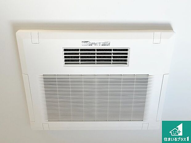 【浴室暖房乾燥機】四季を通して快適なバスライフをお手伝いする浴室暖房乾燥機！浴室の乾燥・暖房・涼風・換気はもちろん、２４時間換気にも対応！ 
