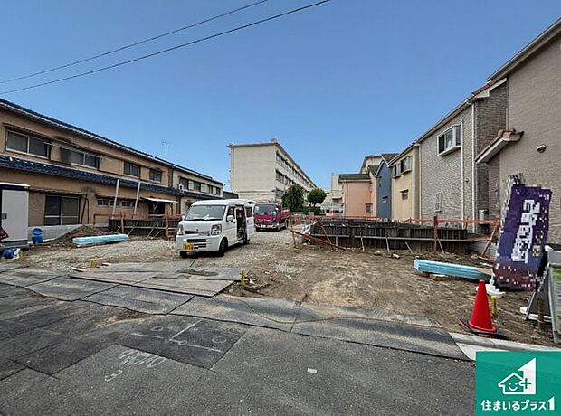 【外観】周辺は落ち着いた街並みの住宅地！子育てがしやすい住環境です！まだ未完成ですが、現地でしかわからない事もございます。是非一度ご覧ください。
